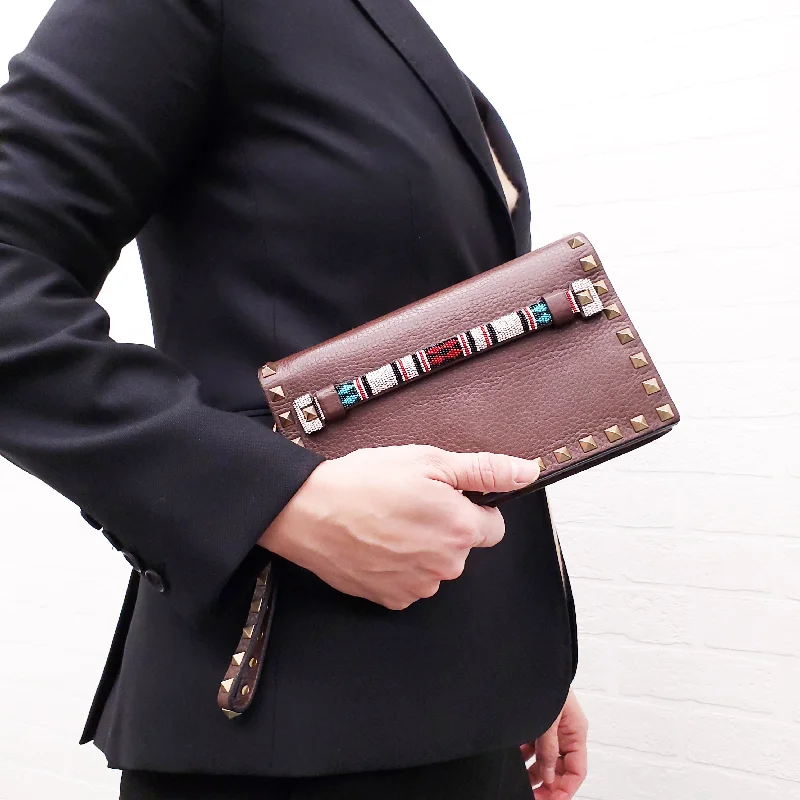 VALENTINO BROWN ROCKSTUD CLUTCH