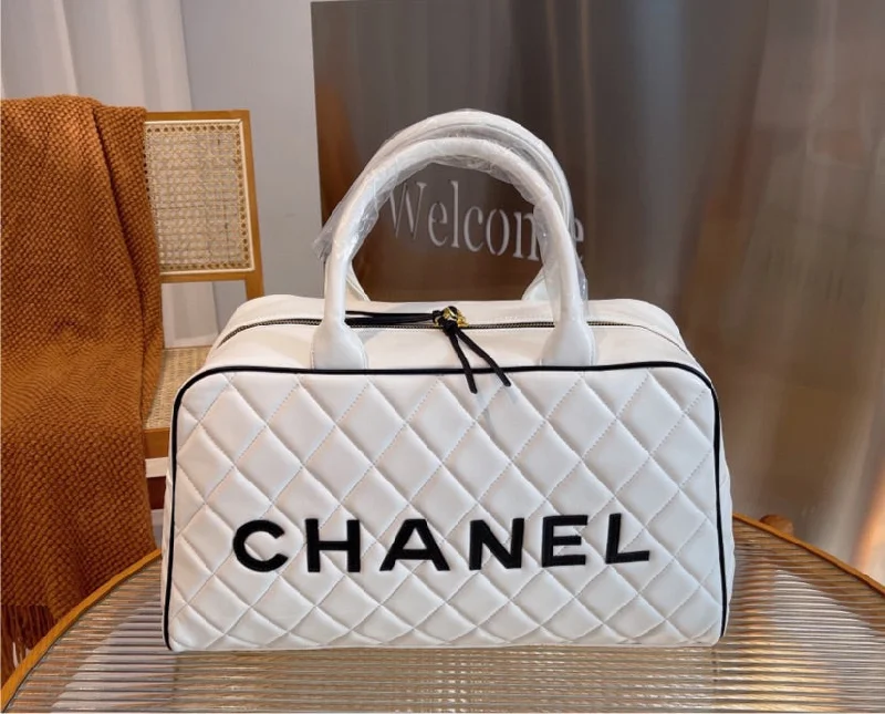 Large Chanel woman handbag