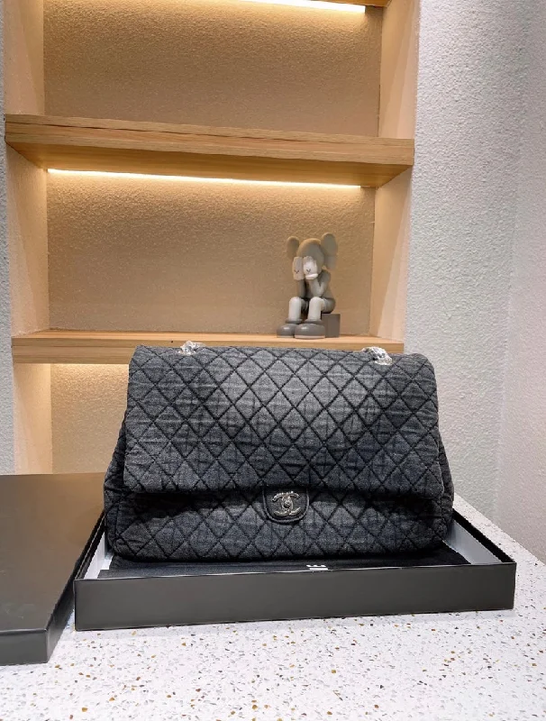 Large Chanel woman Handbag