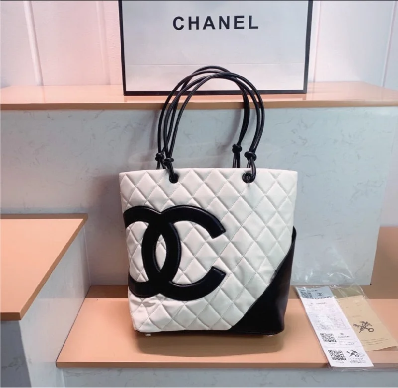 New Chanel woman shoulder bag